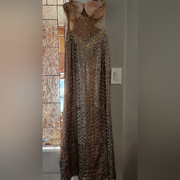 La Femme gown in bronze/gold - Picture 3 of 14
